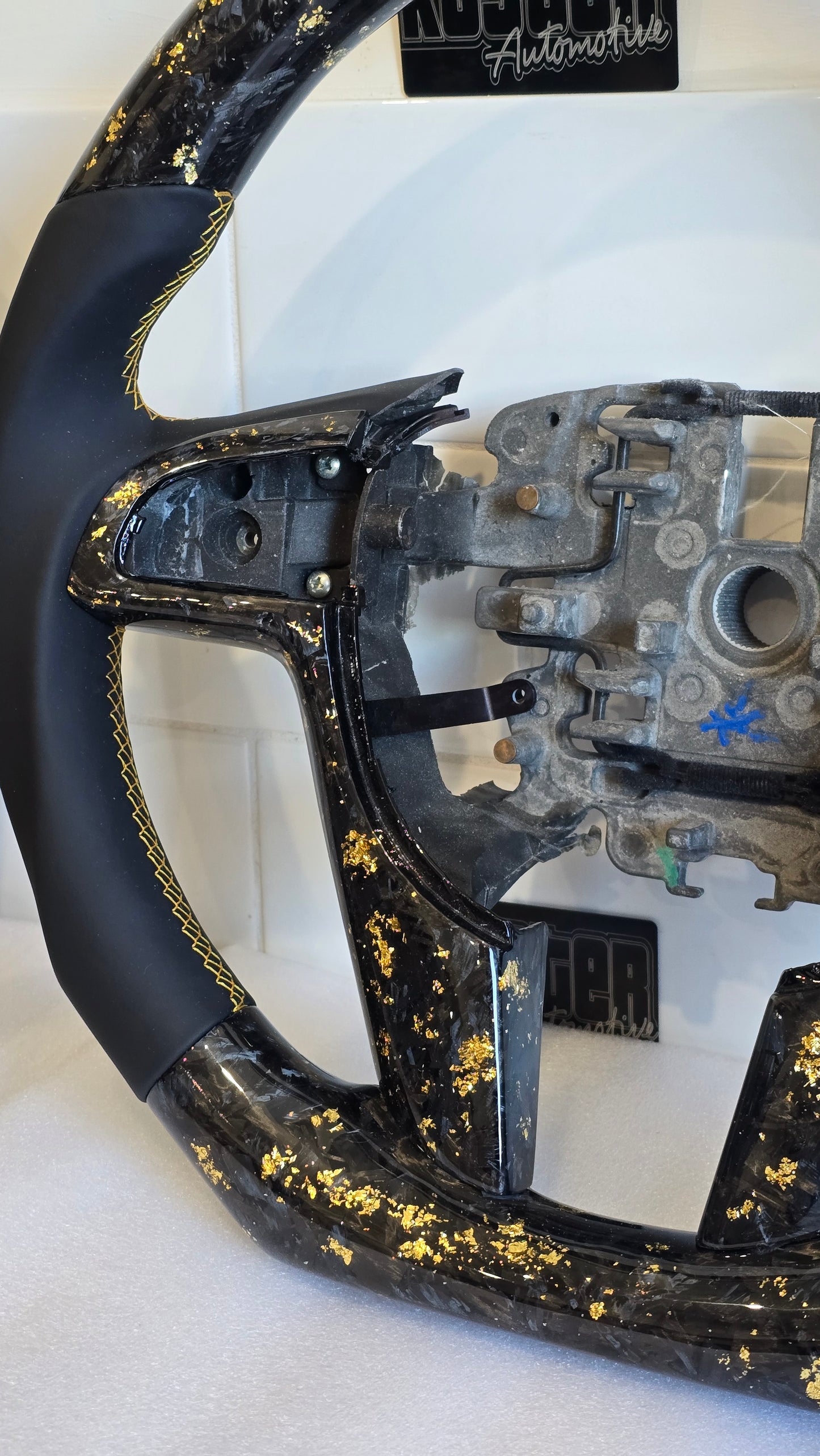 *New VE HSV Style Carbon Steering Wheel