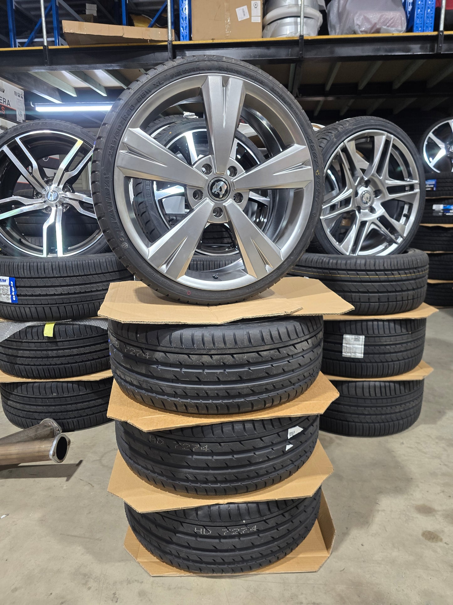 20" VX GTS Wheels in Rocket Grey Straight Fit