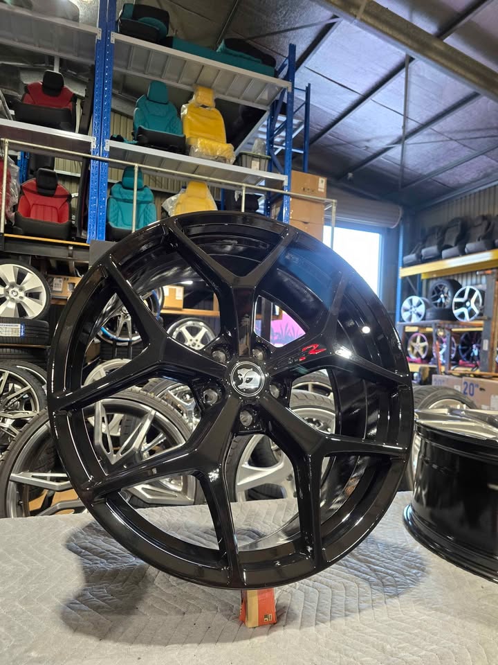 22" VF HSV GTSR Engraved Wheels SEMI FORGED – Hyper Black & Gloss Black