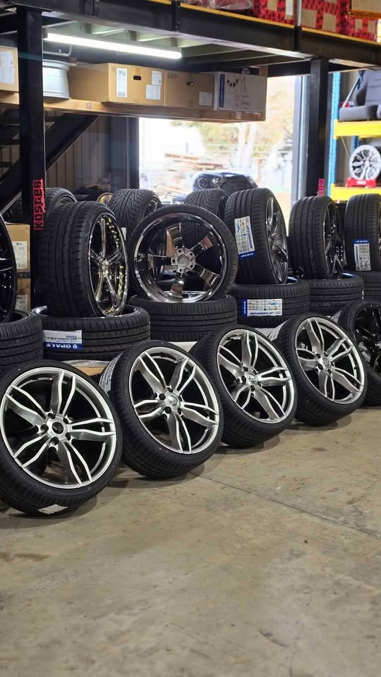 20" Rapier Wheels in Gloss Black, Staggered Fit